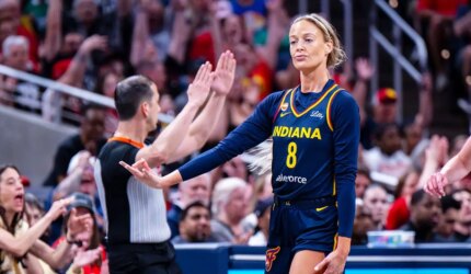 Sepatu Adidas eksklusif pemain Bintang WNBA Sophie Cunningham terjual habis dalam waktu kurang dari satu jam secara online